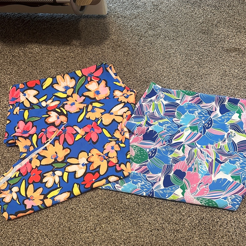 Bundle of 2 Jodifl tops! Floral V-Neck Women's Top